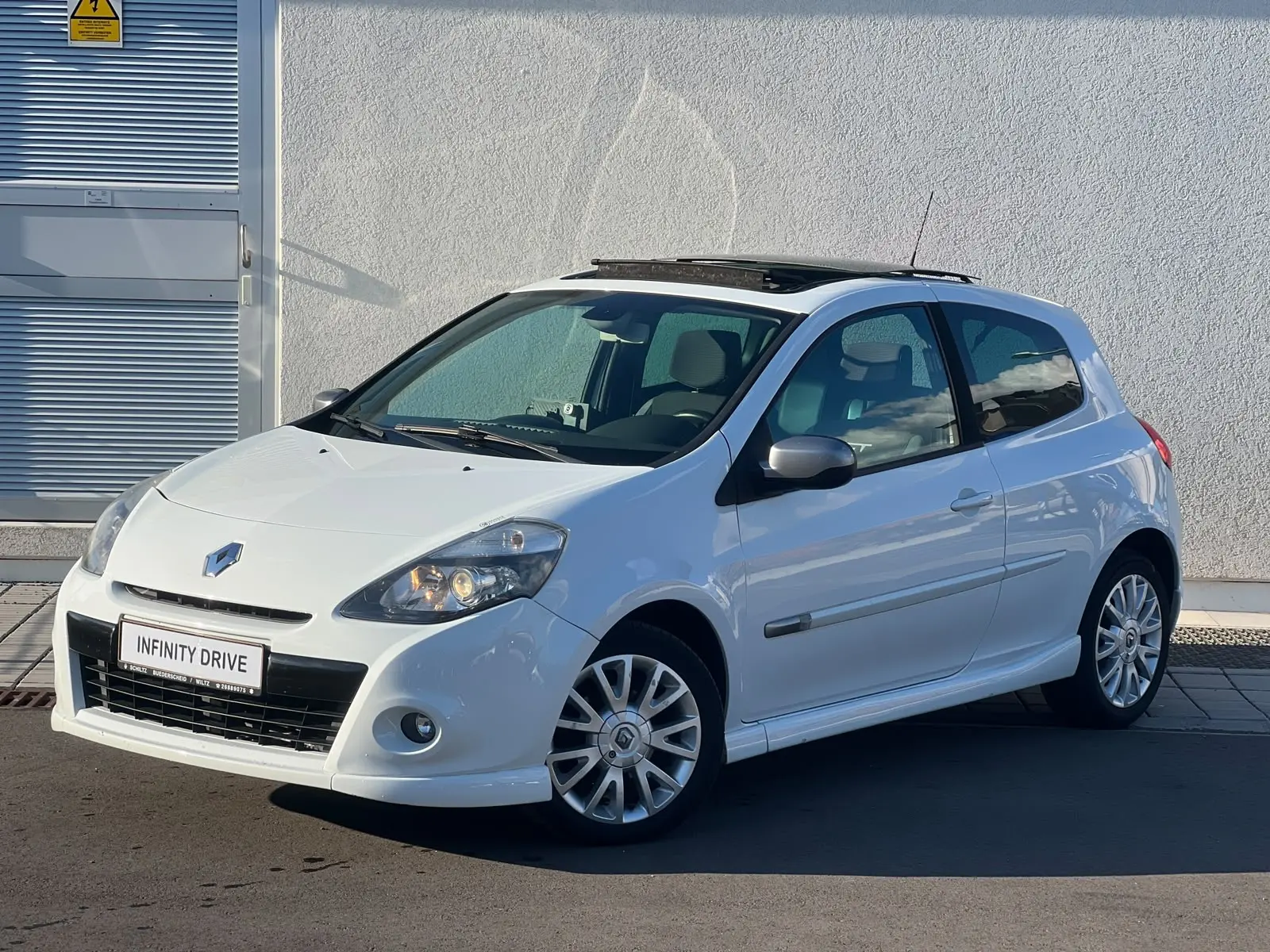 2011 Renault Clio - InfinityDrive Luxembourg