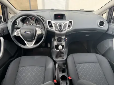 2010 Ford Fiesta - photo 7