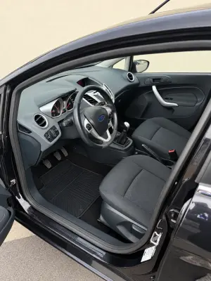 2010 Ford Fiesta - photo 5