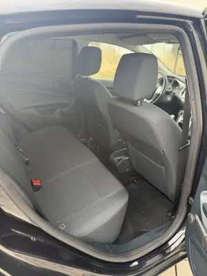 2010 Ford Fiesta - photo 9